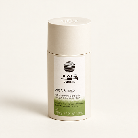 OSULLOC Jeju Green Tea Powder, 40 g in an ivory cylindrical container.
