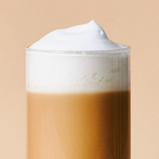 OSULLOC Earl Grey Milk Tea — Té con leche de color marrón dorado cubierto de espuma blanca en un vaso transparente.