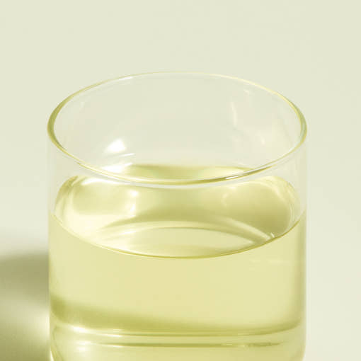 OSULLOC Sejak Green Tea 40 g — Pale green tea in a clear glass.
