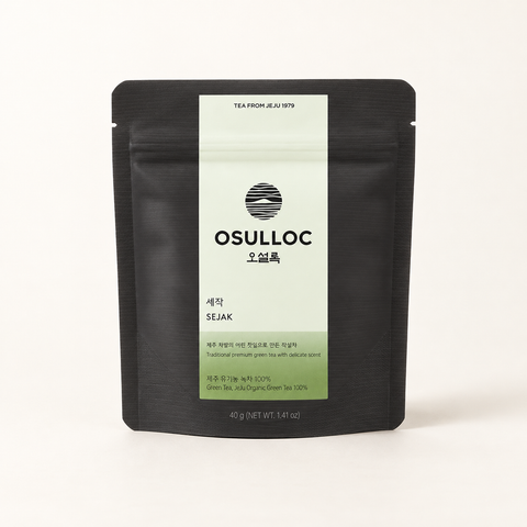OSULLOC Sejak loose leaf green tea, 40 g in a black resealable pouch on an ivory background.