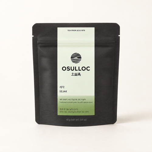 OSULLOC Sejak loose leaf green tea, 40 g in a black resealable pouch on an ivory background.