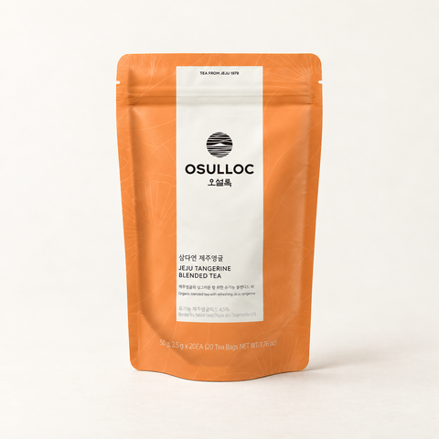 Té Jeju Tangerine de OSULLOC, 20 pirámides en una bolsa naranja de 50 g sobre fondo marfil.